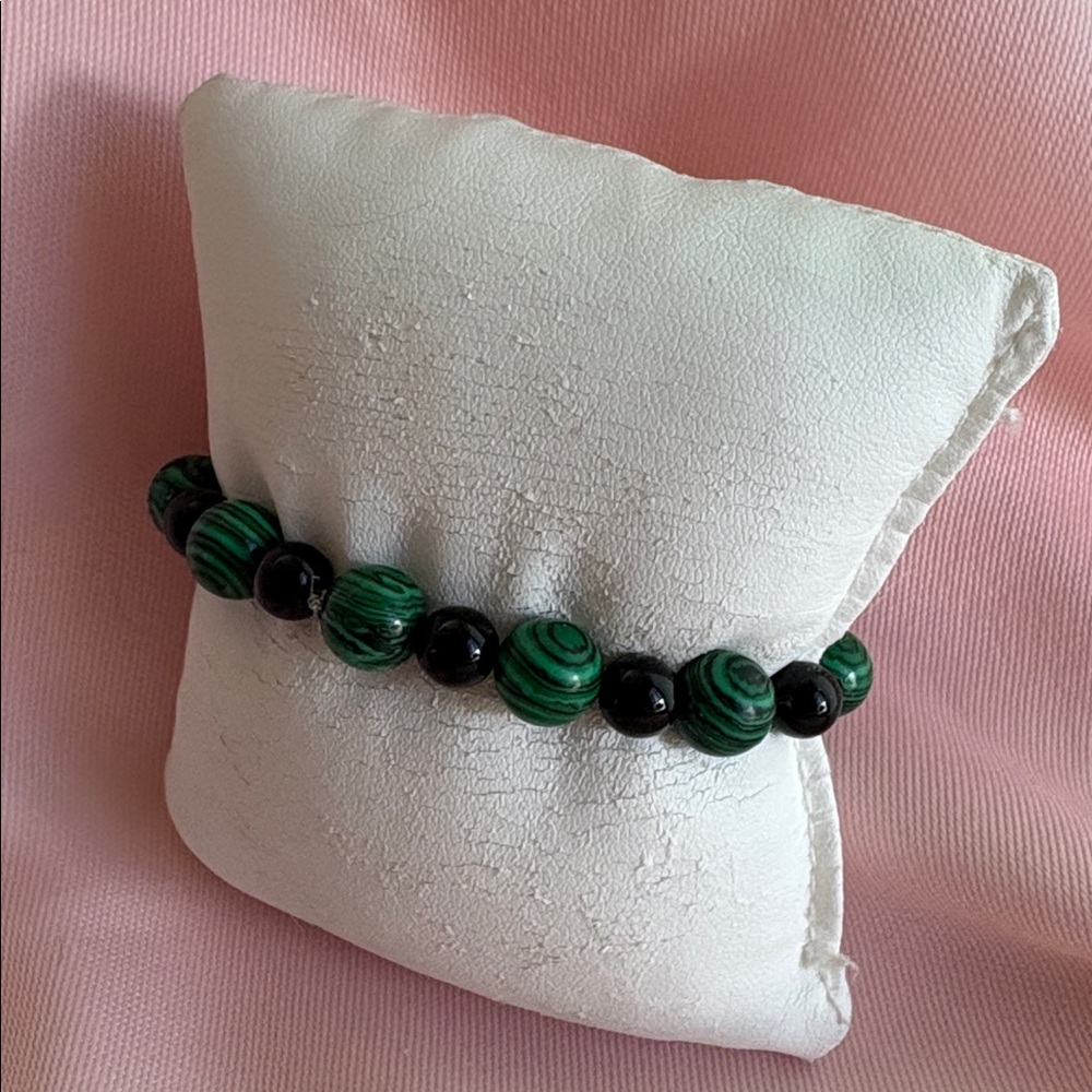 🟢 Green Reconstituted Dyed Stone Round Beads Bracelet